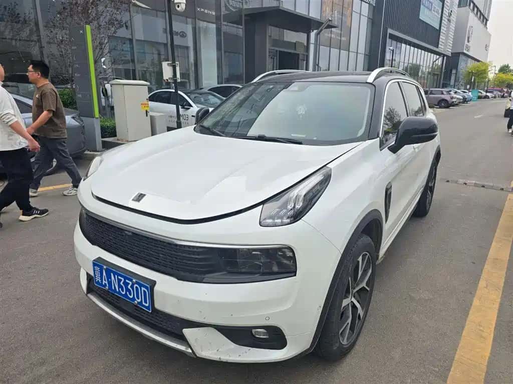 Lynk & Co Lynk & Co 01