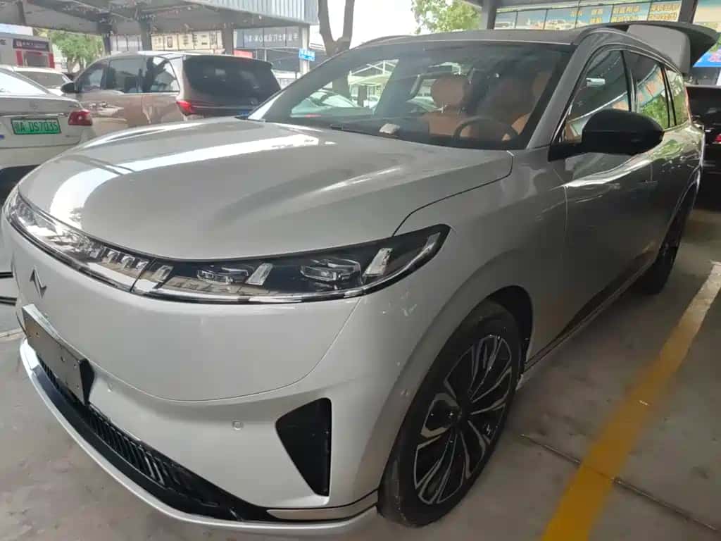 Dongfeng eπ eπ008