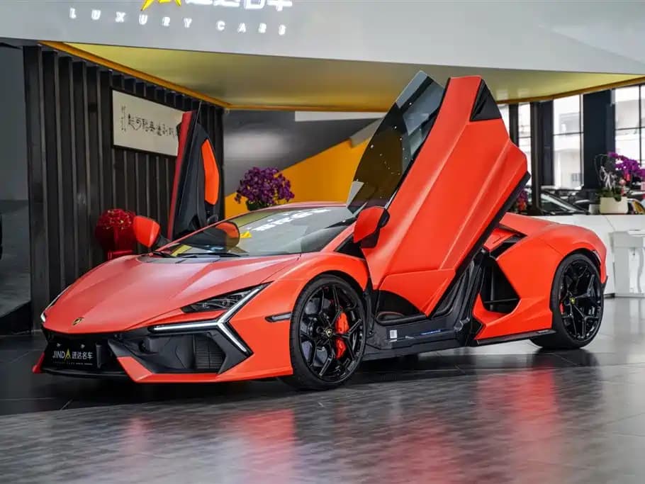 Lamborghini Revuelto