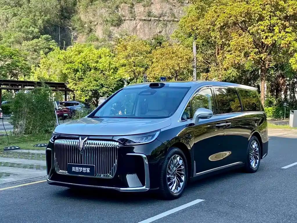 Voyah Dreamer 2025 EV AWD Flagship Qiankun Edition