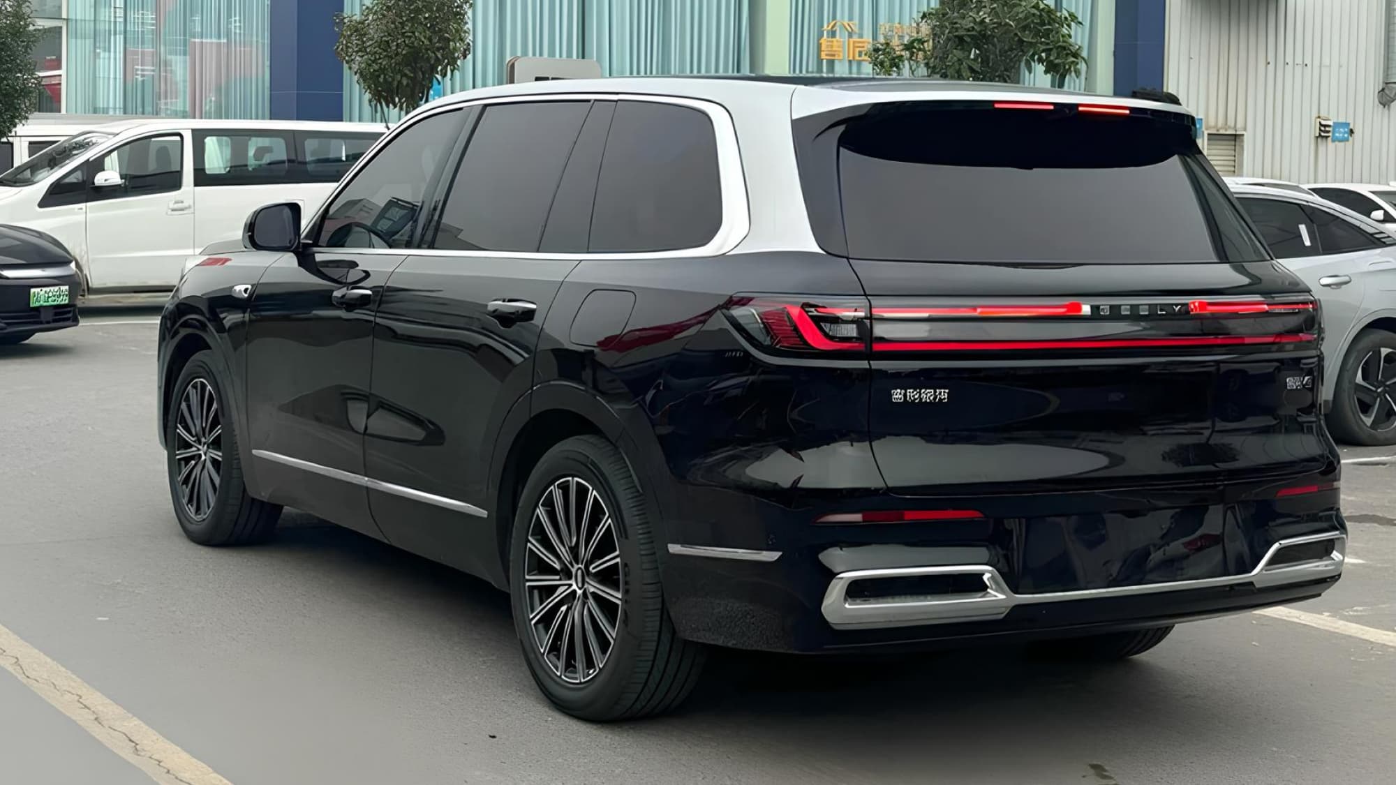 Geely Galaxy M9 получает новую версию с улучшенной системой ADAS и стилем в духе Maybach