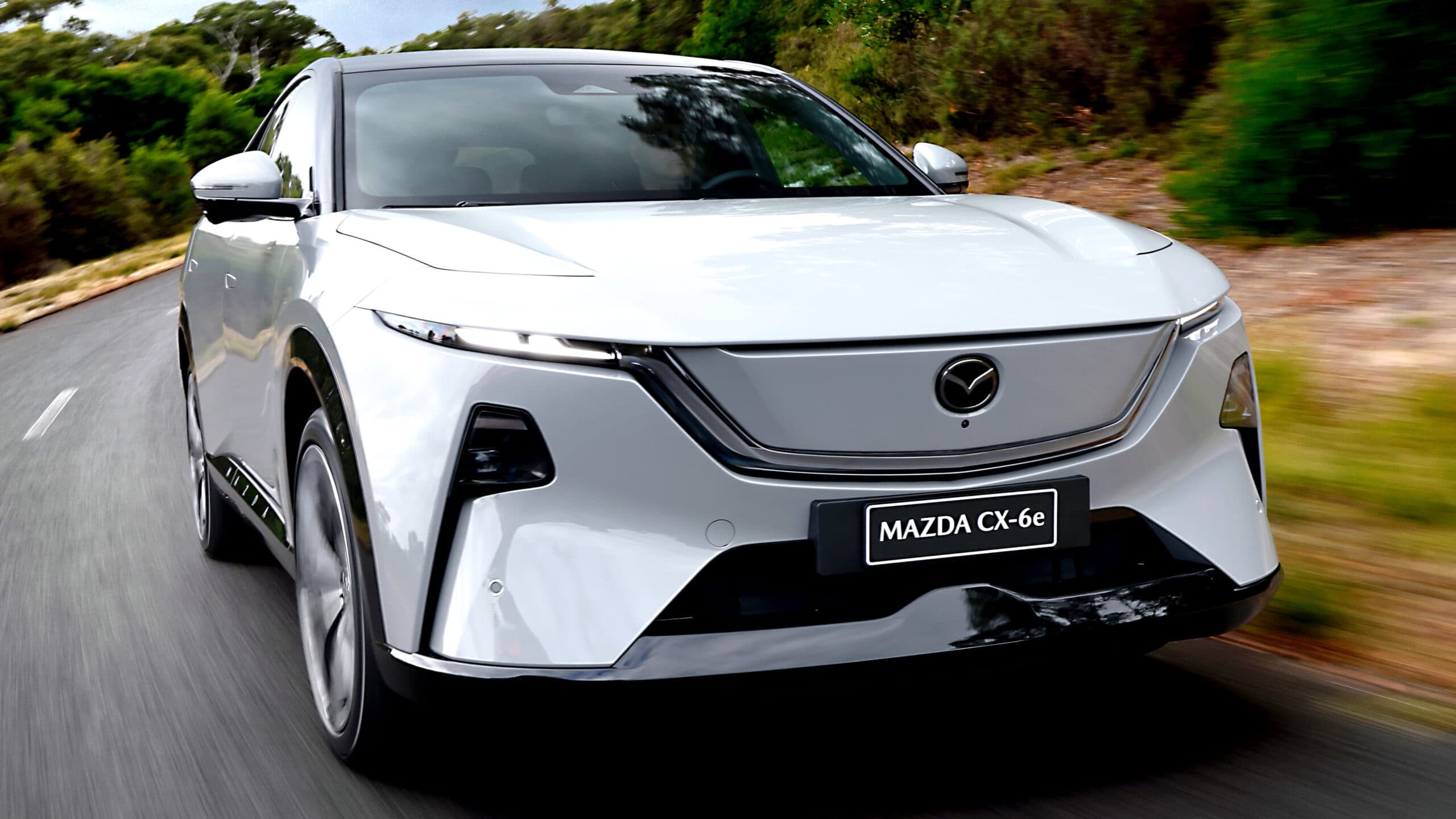 Mazda CX-6e поступает в продажу в Австралии по цене почти вдвое выше, чем в Китае