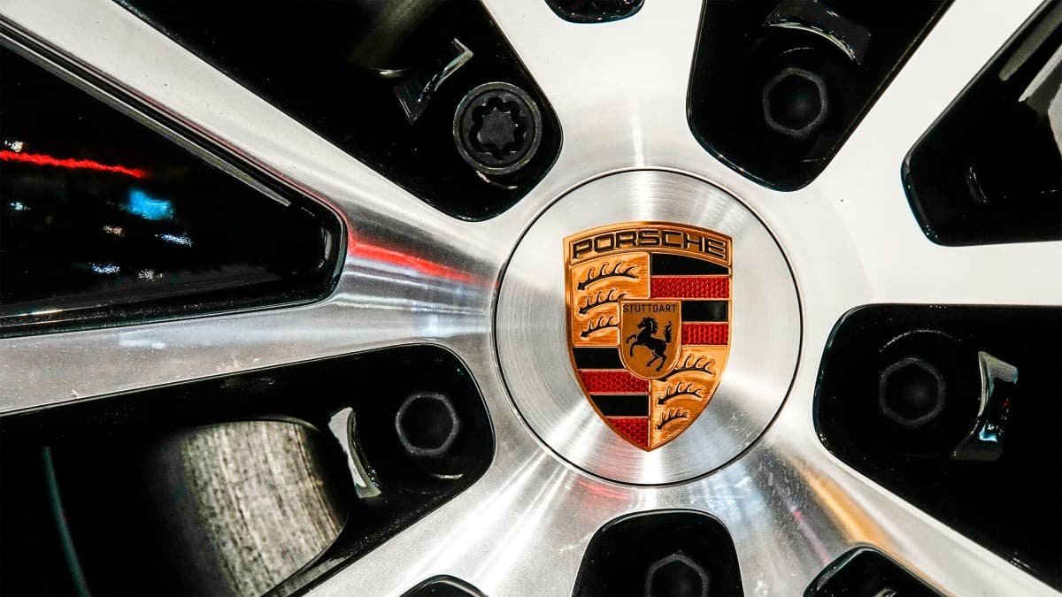 Поставки Porsche резко сократились в начале 2026 года на фоне продолжающихся трудностей