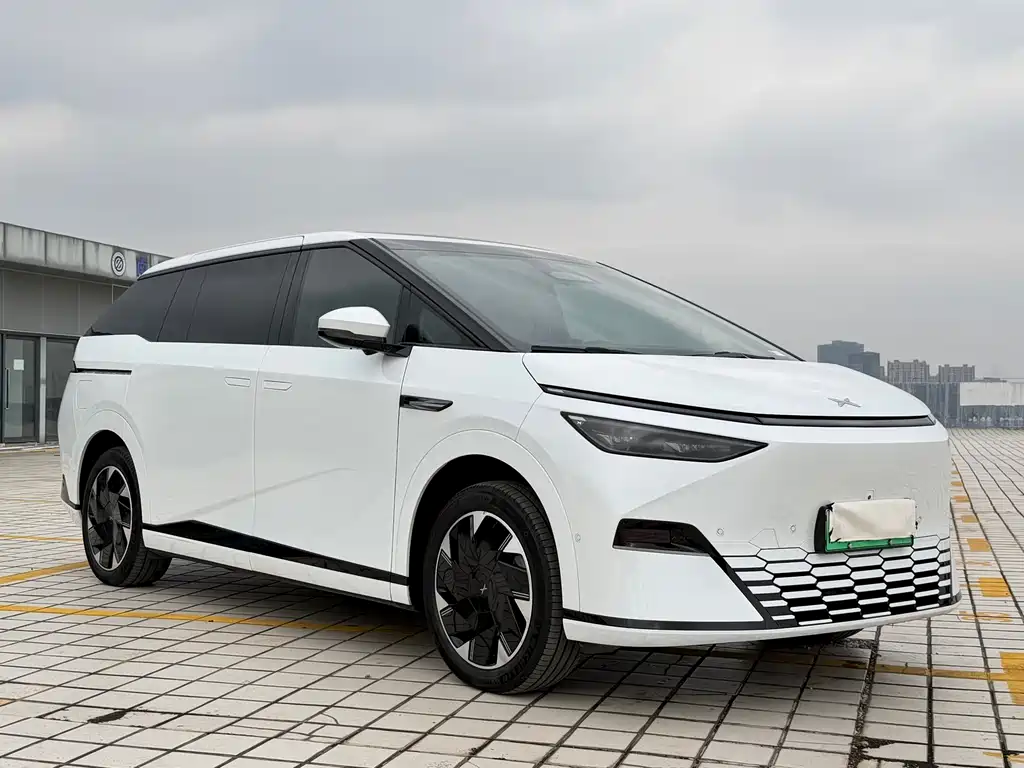 XPeng XPeng X9 2024 640 AWD Высокая производительность Макс 2024 - thumbnail 3