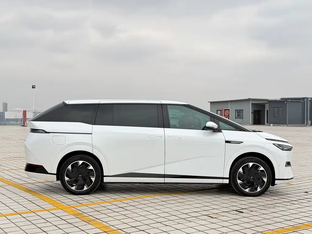 XPeng XPeng X9 2024 640 AWD Высокая производительность Макс 2024 - thumbnail 4