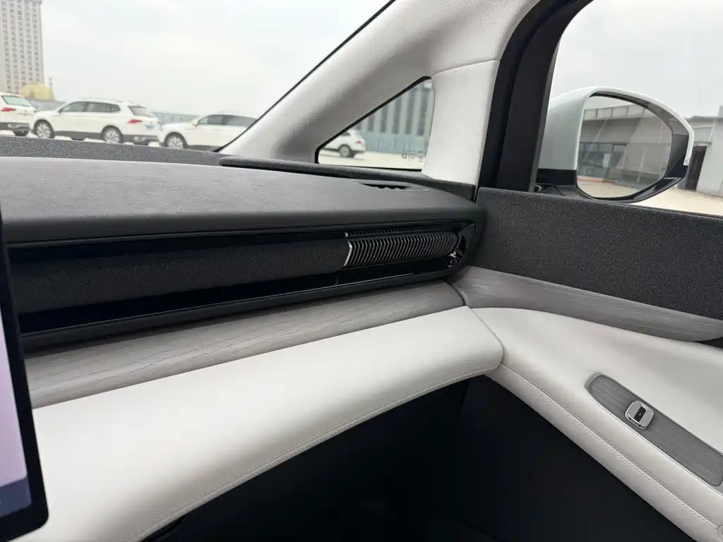 XPeng XPeng X9 2024 640 AWD Высокая производительность Макс 2024 - thumbnail 23