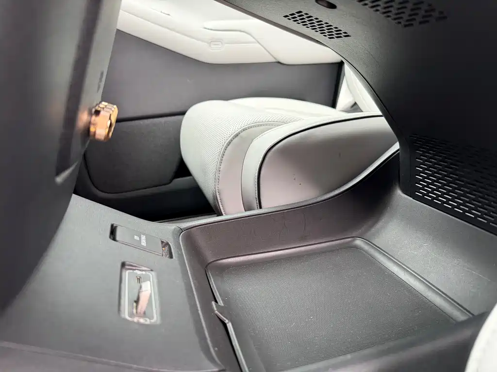 XPeng XPeng X9 2024 640 AWD Высокая производительность Макс 2024 - thumbnail 25