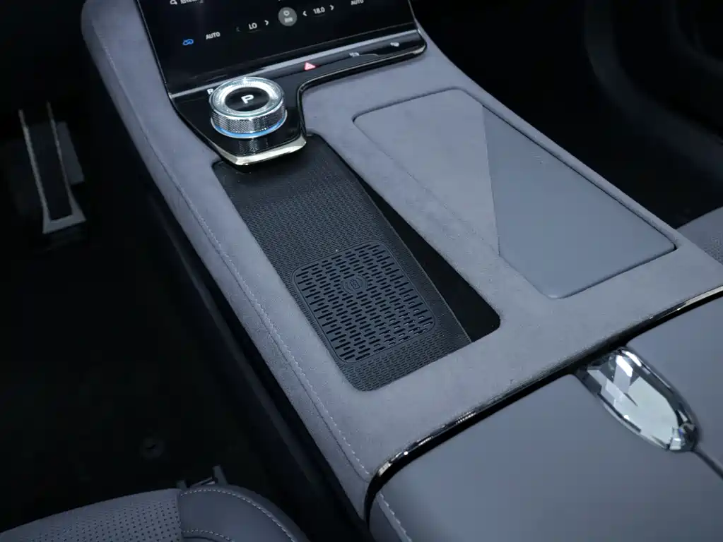 Voyah Automobile VOYAH Dreamer 2024 PHEV AWD Extended-Range Executive Edition 2024 - thumbnail 4