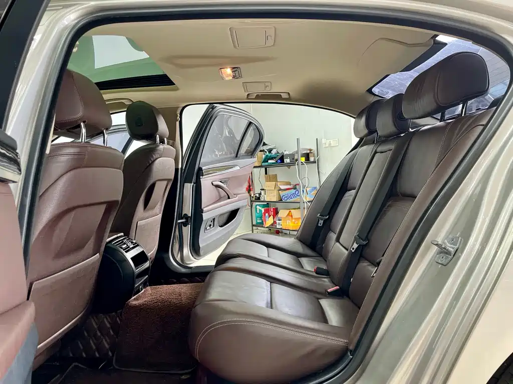 BMW BMW 5 Series 525Li Luxury Design Package (2014) 2015 - thumbnail 8
