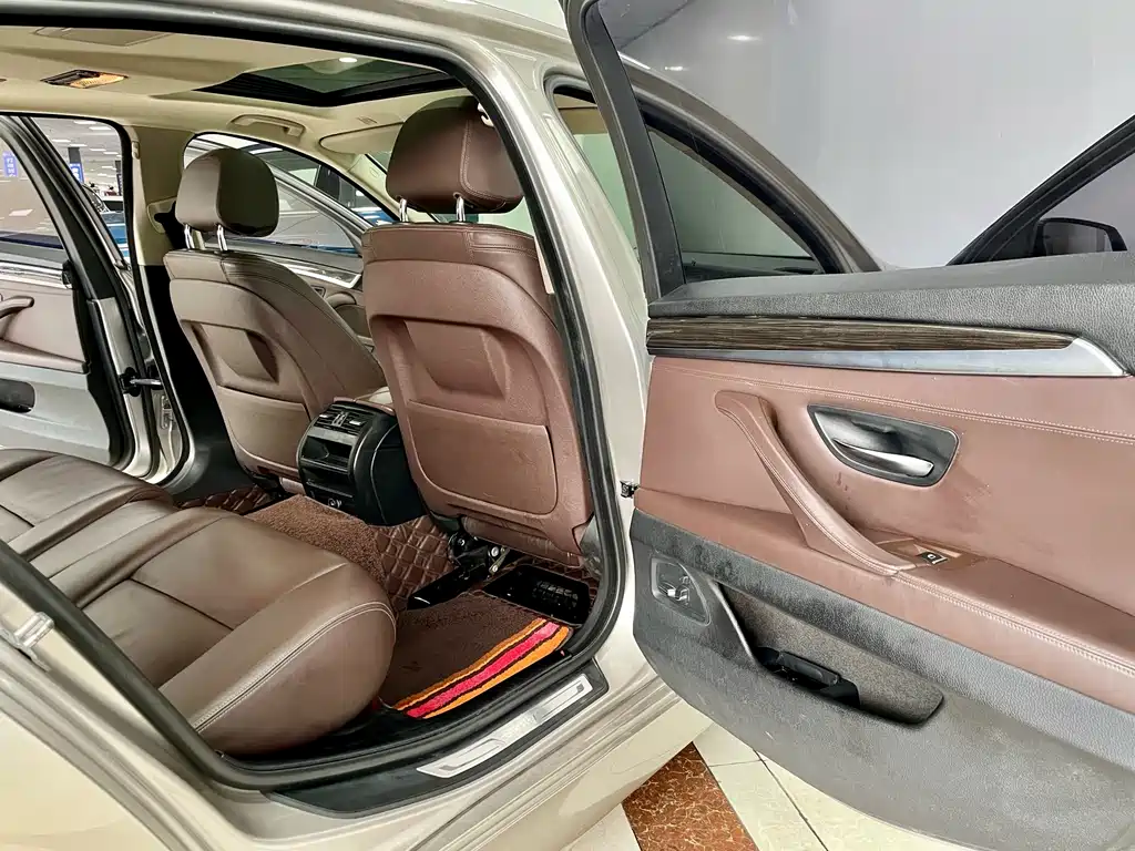 BMW BMW 5 Series 525Li Luxury Design Package (2014) 2015 - thumbnail 10