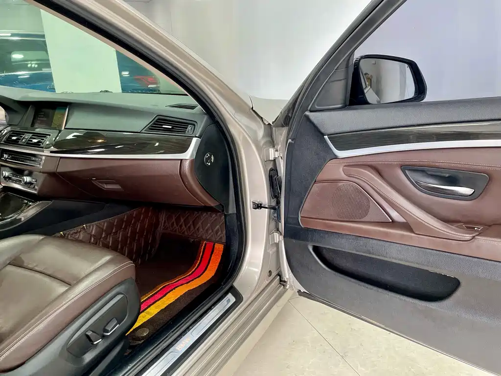 BMW BMW 5 Series 525Li Luxury Design Package (2014) 2015 - thumbnail 11