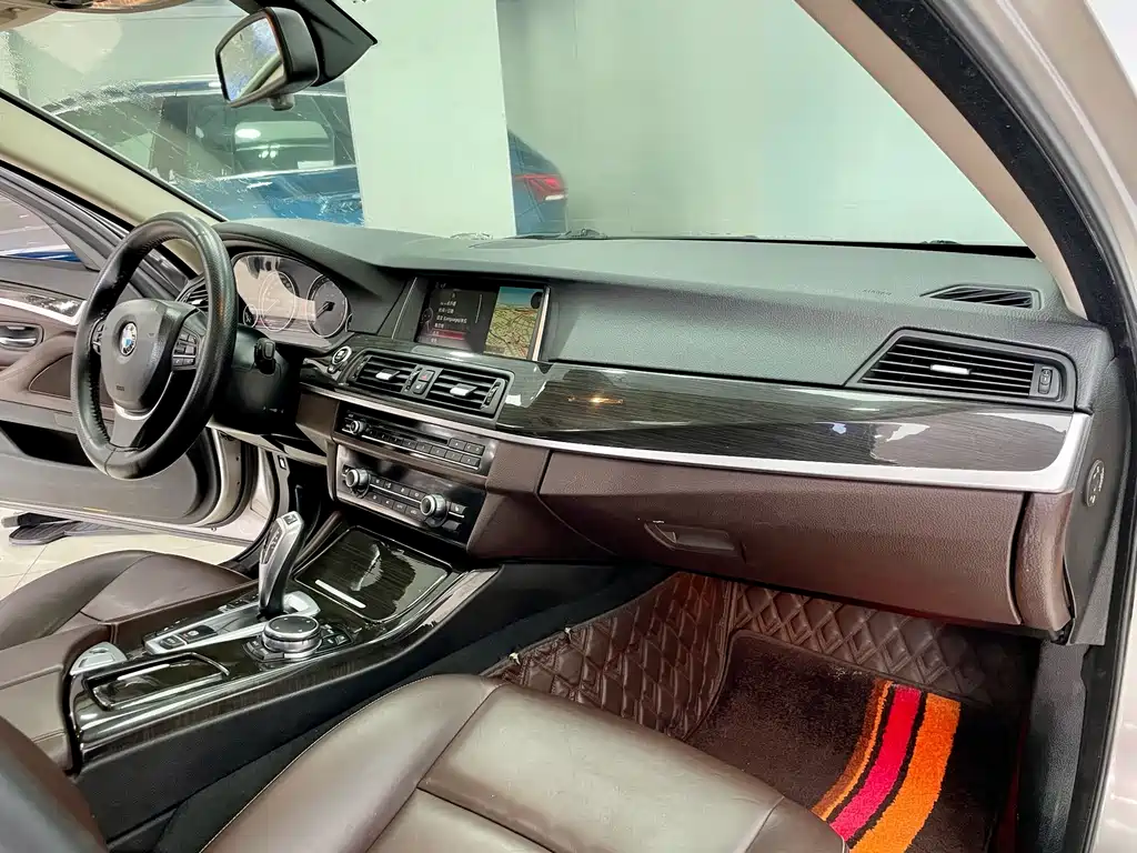 BMW BMW 5 Series 525Li Luxury Design Package (2014) 2015 - thumbnail 12