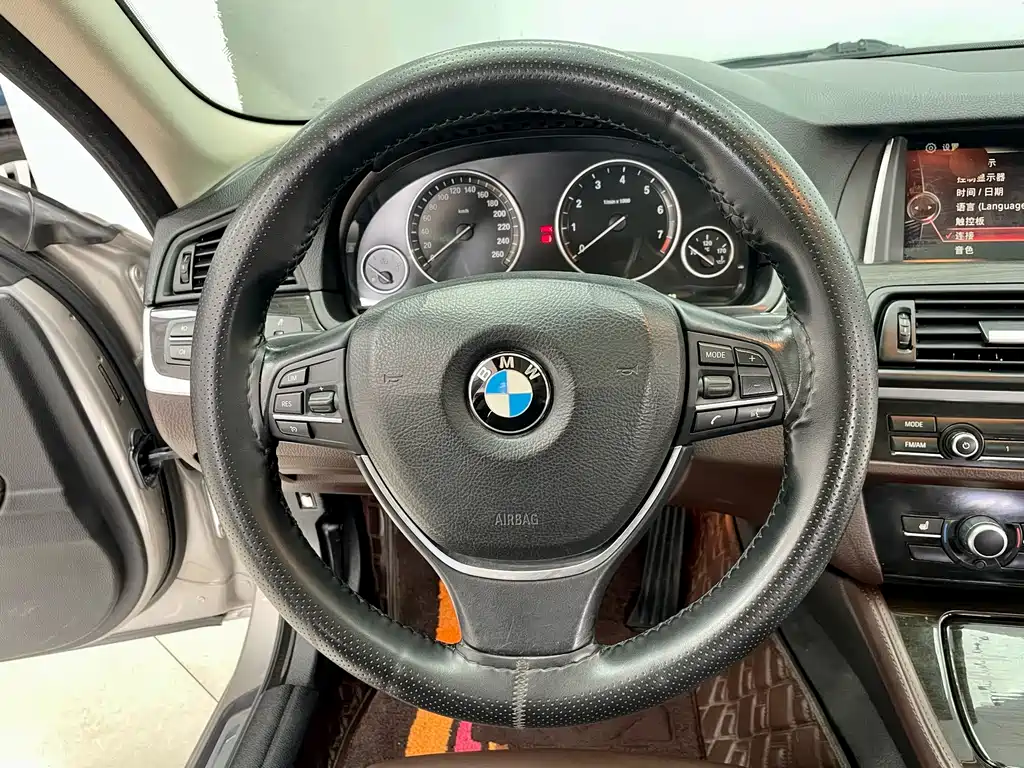 BMW BMW 5 Series 525Li Luxury Design Package (2014) 2015 - thumbnail 15
