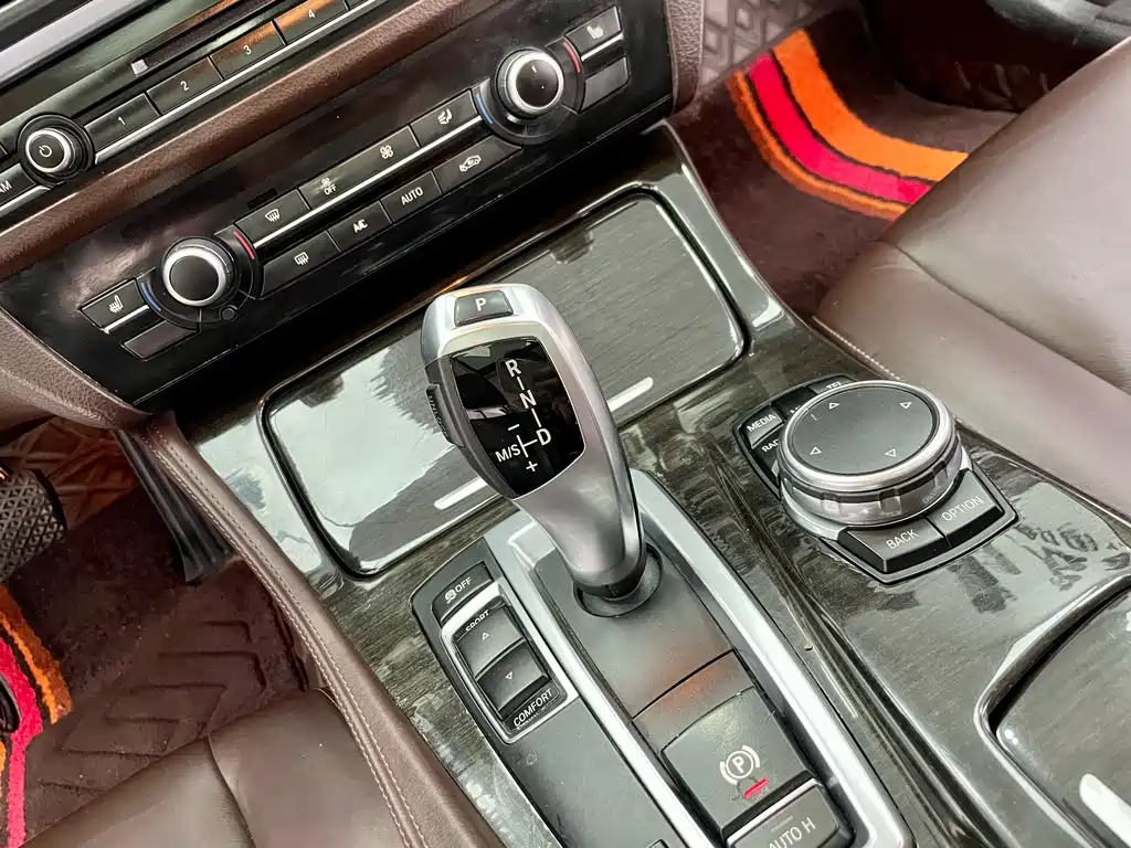 BMW BMW 5 Series 525Li Luxury Design Package (2014) 2015 - thumbnail 18