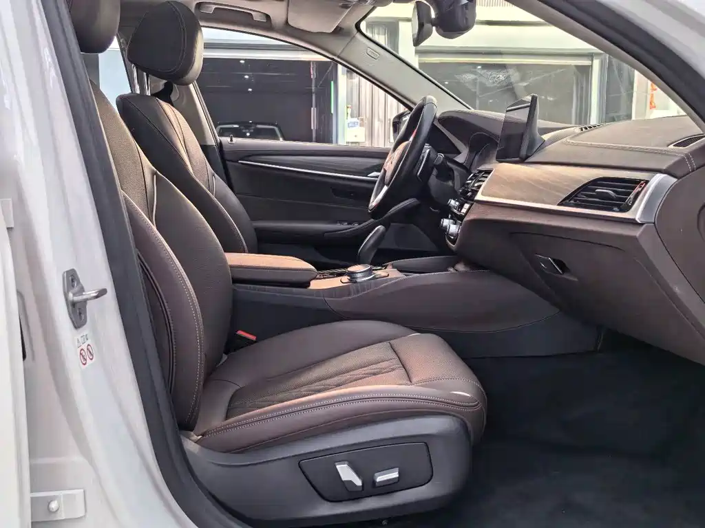BMW BMW 5 Series 530Li Luxury Package 2021 - thumbnail 16