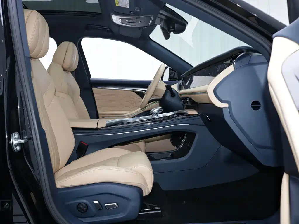 Lantu Automobile Lantu FREE 2022 Model AWD Ultra-Long Range Pure Electric Version 2024 - thumbnail 10