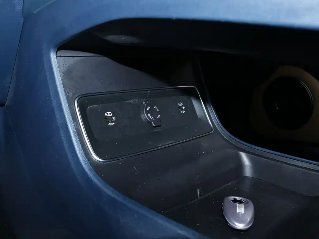 Lantu Automobile Lantu FREE 2022 Model AWD Ultra-Long Range Pure Electric Version 2024 - thumbnail 14