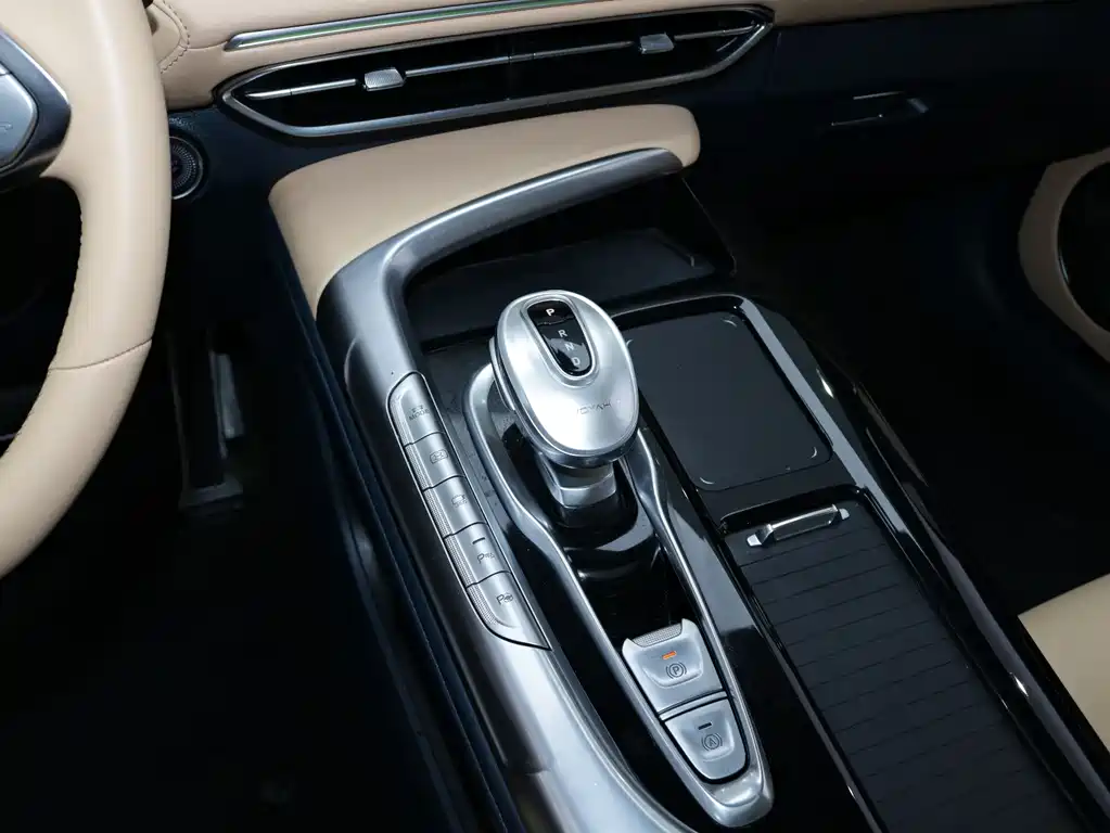 Lantu Automobile Lantu FREE 2022 Model AWD Ultra-Long Range Pure Electric Version 2024 - thumbnail 17