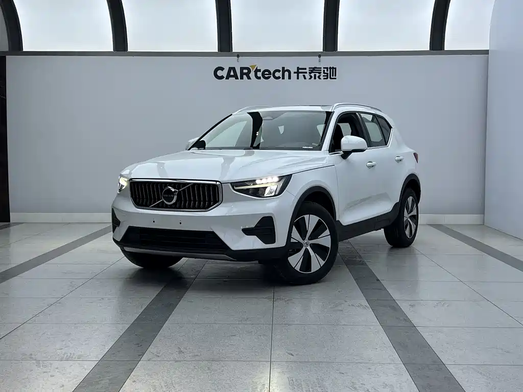 Volvo Volvo XC40 2024 B3 Core Luxury 2026