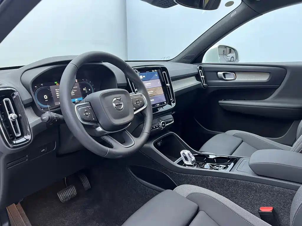 Volvo Volvo XC40 2024 B3 Core Luxury 2026 - thumbnail 9