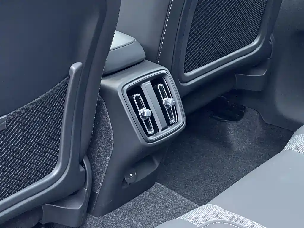 Volvo Volvo XC40 2024 B3 Core Luxury 2026 - thumbnail 16