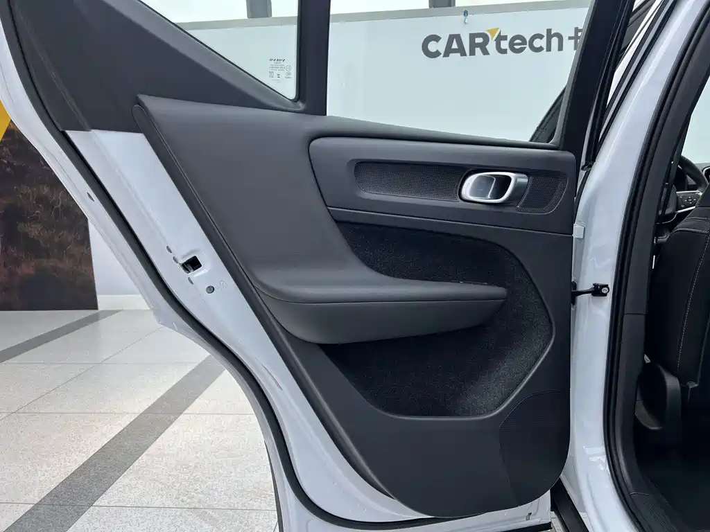 Volvo Volvo XC40 2024 B3 Core Luxury 2026 - thumbnail 17