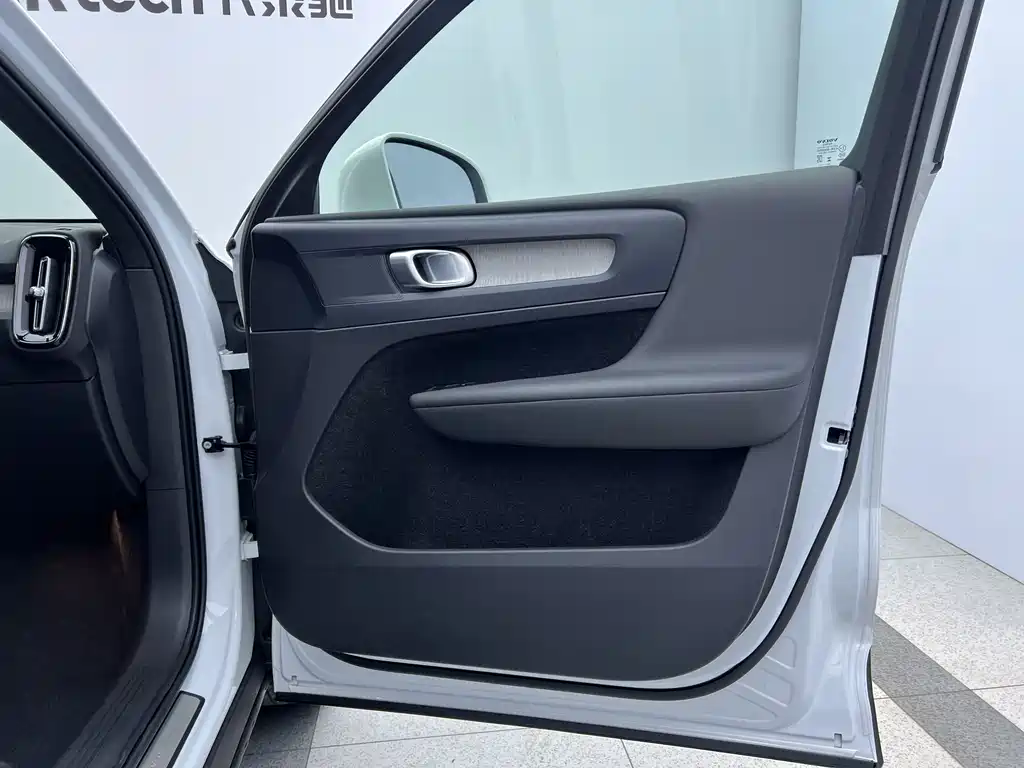 Volvo Volvo XC40 2024 B3 Core Luxury 2026 - thumbnail 24