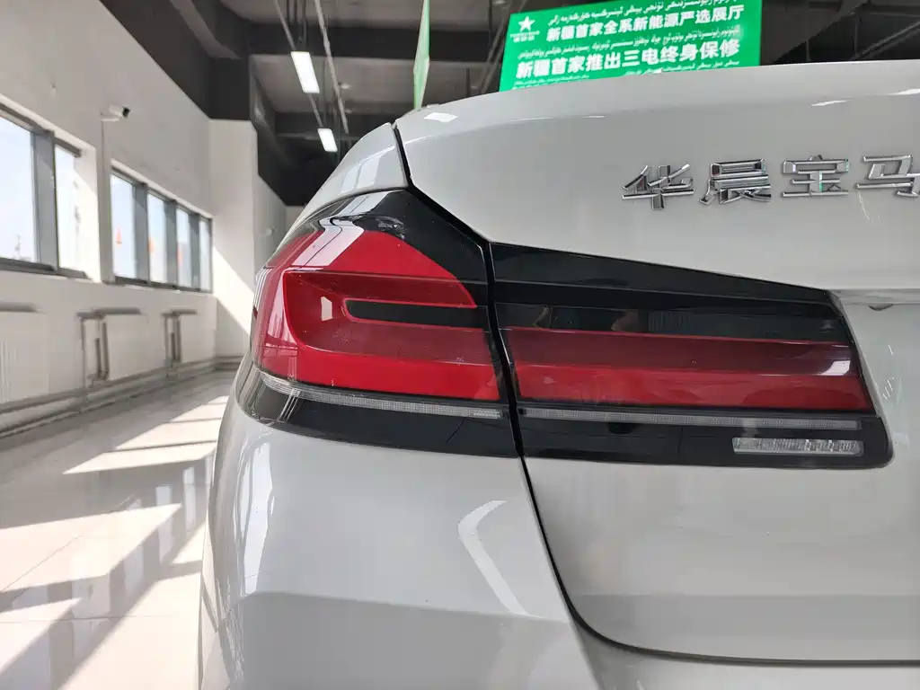 BMW BMW 5 Series Hybrid 2022 Model Year Facelift 535Le M Sport Package 2022 - thumbnail 16