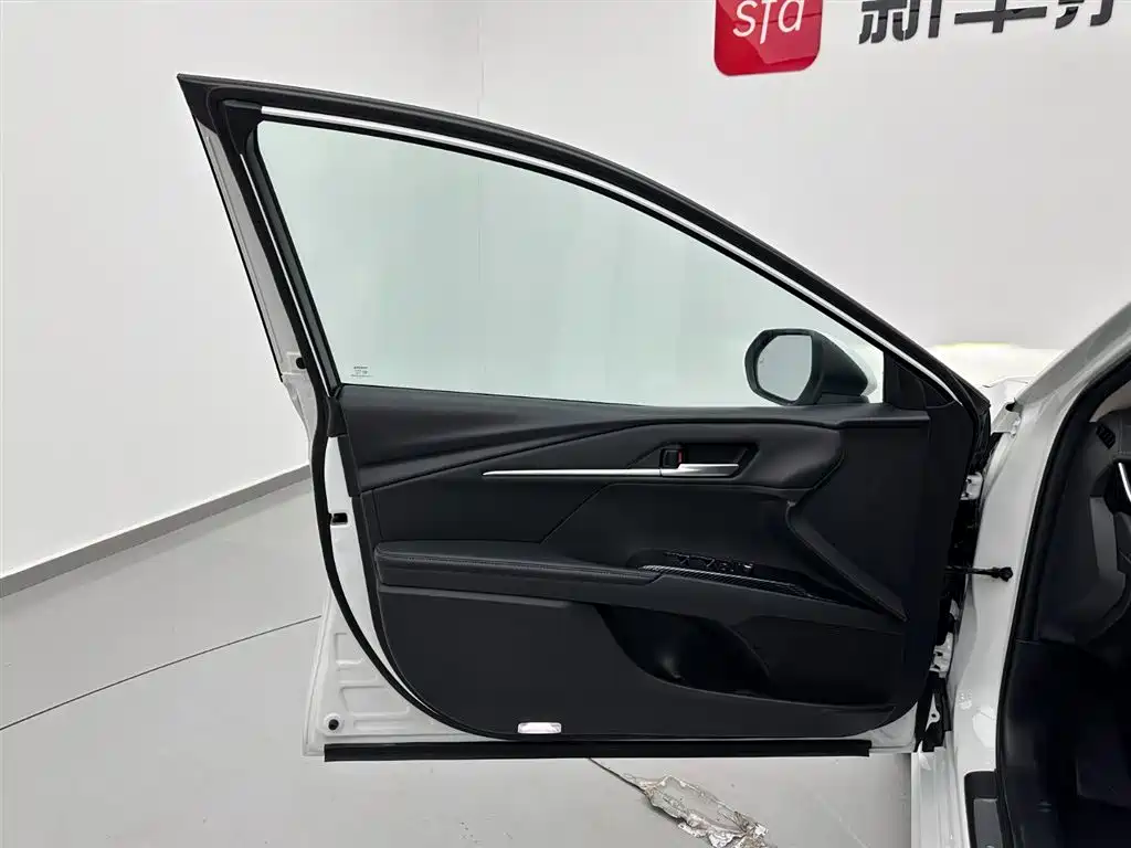 Toyota Camry 2024 Model Hybrid 2.0HG Premium Edition 2025 - thumbnail 8