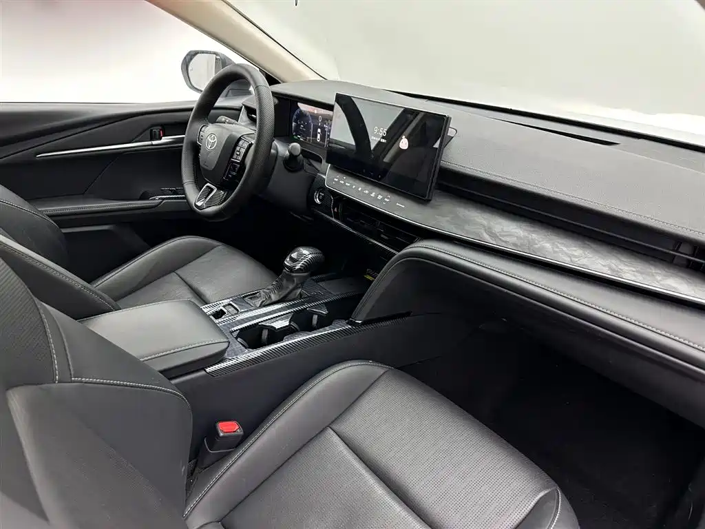 Toyota Camry 2024 Model Hybrid 2.0HG Premium Edition 2025 - thumbnail 16