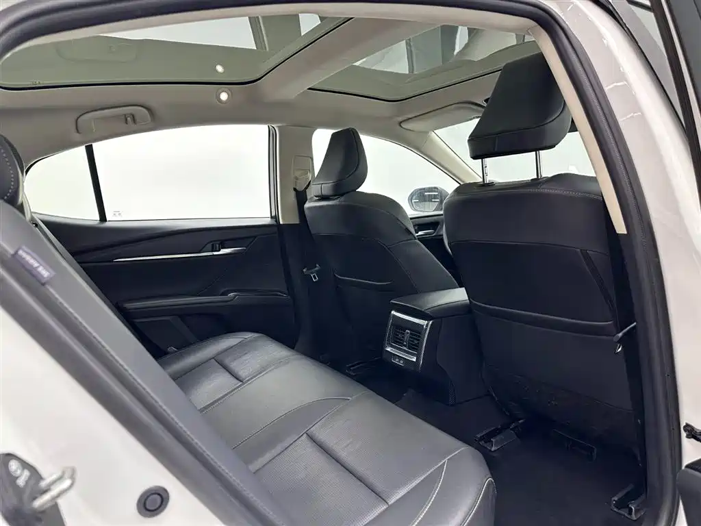 Toyota Camry 2024 Model Hybrid 2.0HG Premium Edition 2025 - thumbnail 21