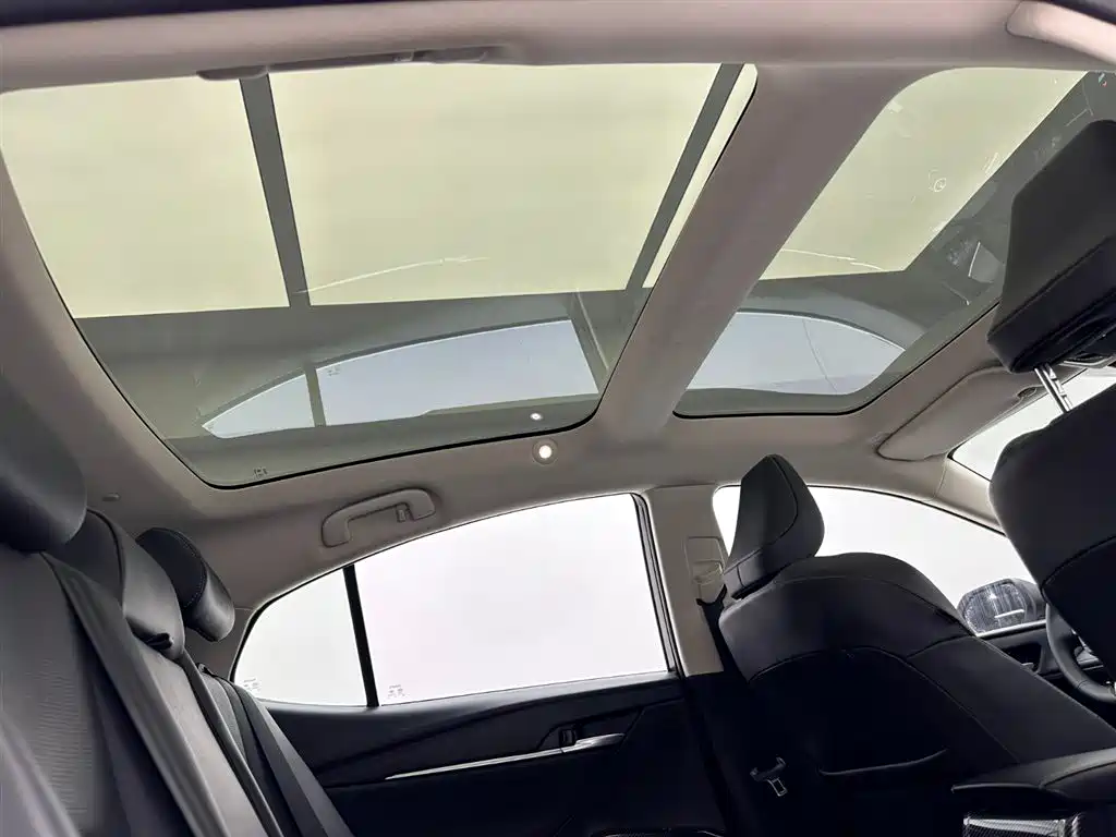 Toyota Camry 2024 Model Hybrid 2.0HG Premium Edition 2025 - thumbnail 22