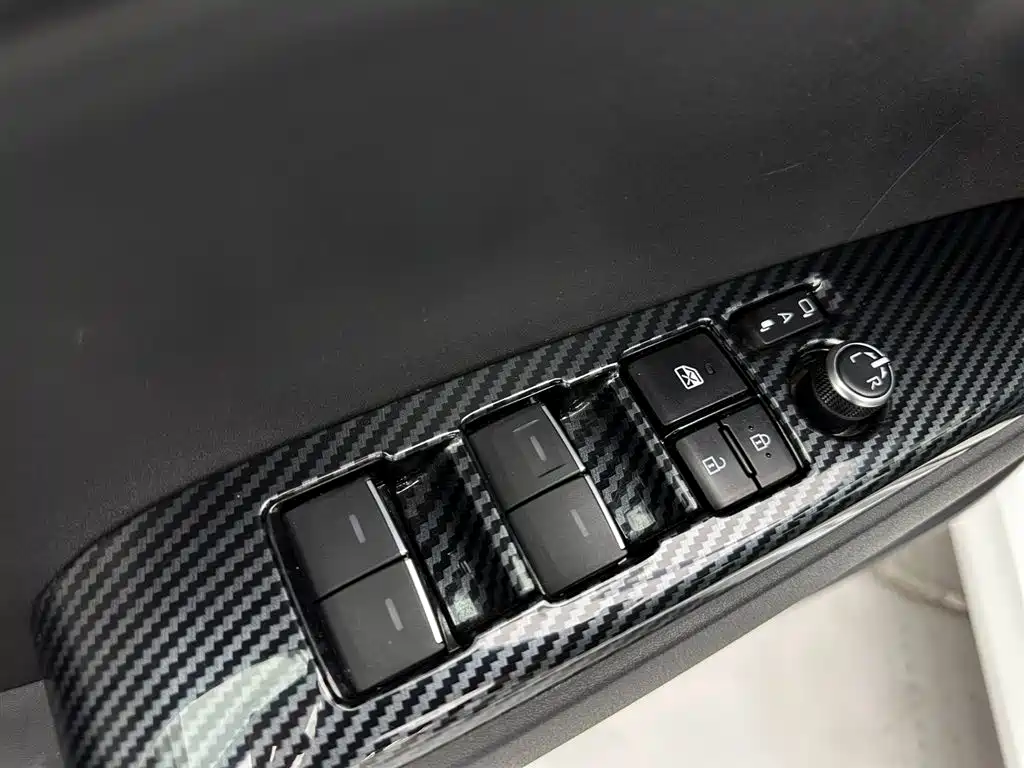 Toyota Camry 2024 Model Hybrid 2.0HG Premium Edition 2025 - thumbnail 23