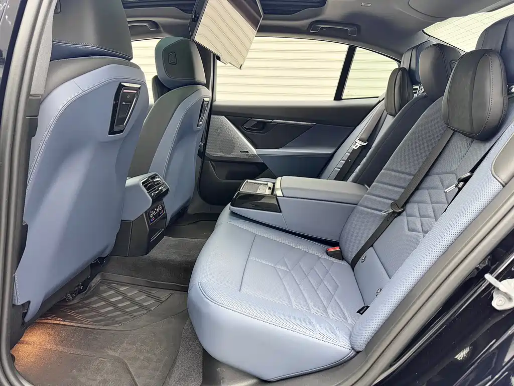 BMW BMW i5 2025 eDrive 40L M Sport Package 2025 - thumbnail 7