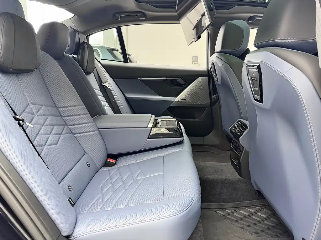 BMW BMW i5 2025 eDrive 40L M Sport Package 2025 - thumbnail 9
