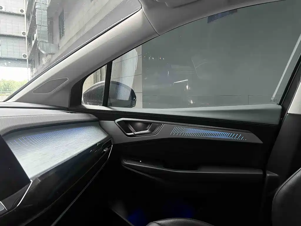 Volkswagen Teramont 2022 380TSI 4Motion Luxury Plus 6-seater 2022 - thumbnail 4