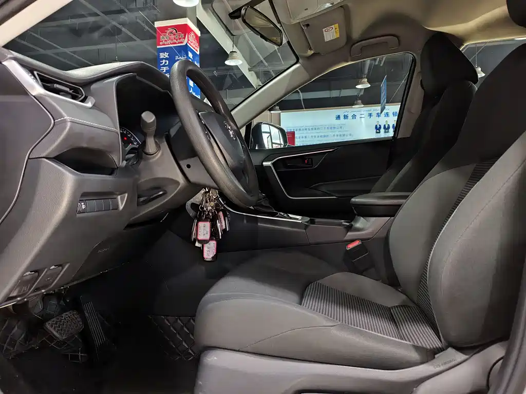 Toyota Venza 2023 2.0L CVT 2WD Leading Edition 2023 - thumbnail 4