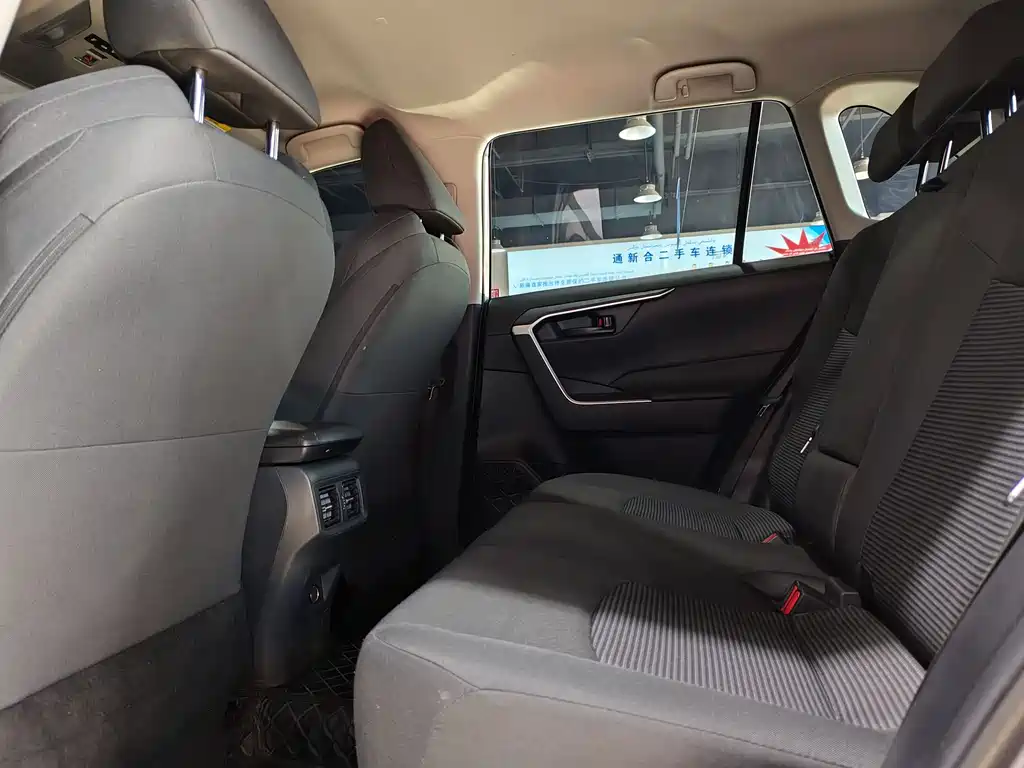 Toyota Venza 2023 2.0L CVT 2WD Leading Edition 2023 - thumbnail 6