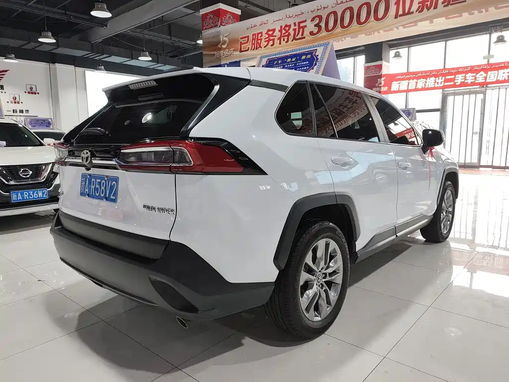 Toyota Venza 2023 2.0L CVT 2WD Leading Edition 2023 - thumbnail 9