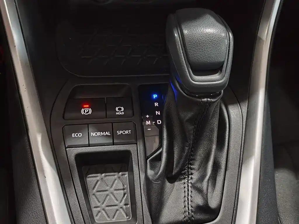 Toyota Venza 2023 2.0L CVT 2WD Leading Edition 2023 - thumbnail 13