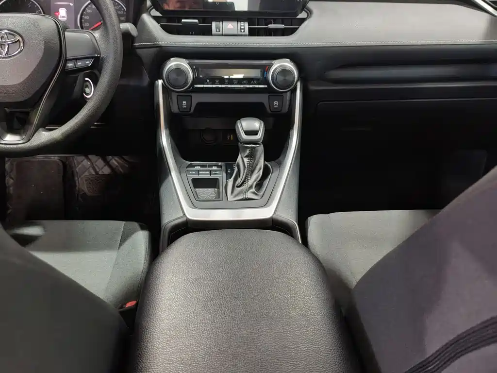 Toyota Venza 2023 2.0L CVT 2WD Leading Edition 2023 - thumbnail 14