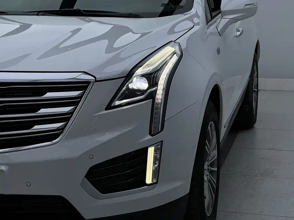 Cadillac Cadillac XT5 2018 28T AWD Luxury 2018 - thumbnail 4