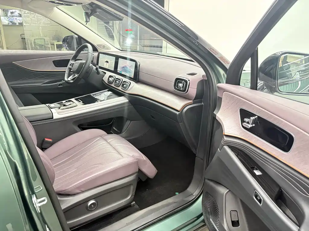 Chery Fengyun Chery风云T10 2024款 210 Luxury Edition Wait, I need to provide the internationally accepted model name. The Chery Arrizo T10 is the international name for this model. Chery Arrizo T10 2024 210 Luxury Edition 2024 - thumbnail 14