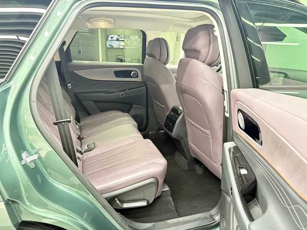 Chery Fengyun Chery风云T10 2024款 210 Luxury Edition Wait, I need to provide the internationally accepted model name. The Chery Arrizo T10 is the international name for this model. Chery Arrizo T10 2024 210 Luxury Edition 2024 - thumbnail 16