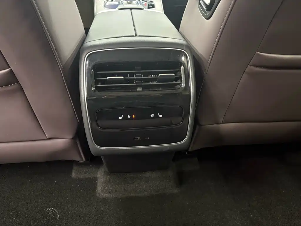 Chery Fengyun Chery风云T10 2024款 210 Luxury Edition Wait, I need to provide the internationally accepted model name. The Chery Arrizo T10 is the international name for this model. Chery Arrizo T10 2024 210 Luxury Edition 2024 - thumbnail 18