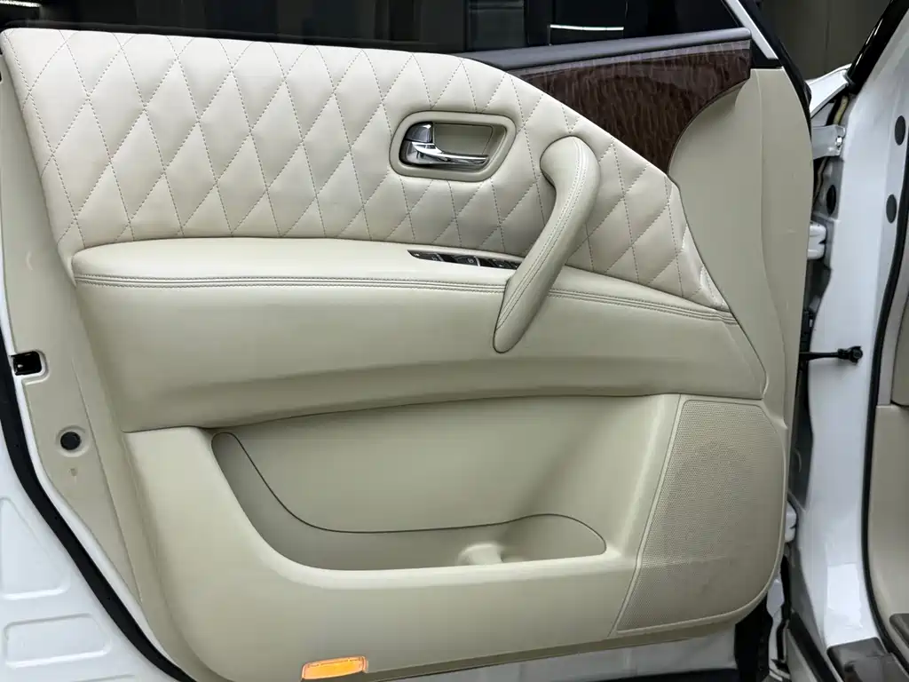Nissan Nissan Patrol 2018 4.0L Platinum Edition 2017 - thumbnail 8