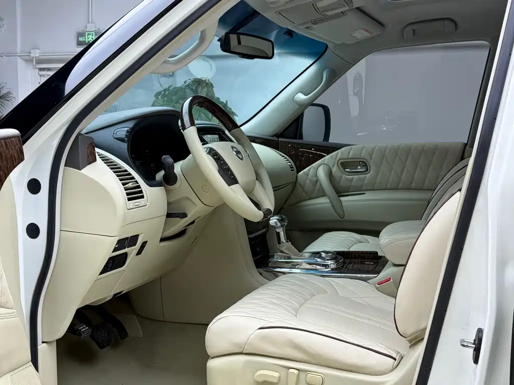 Nissan Nissan Patrol 2018 4.0L Platinum Edition 2017 - thumbnail 9