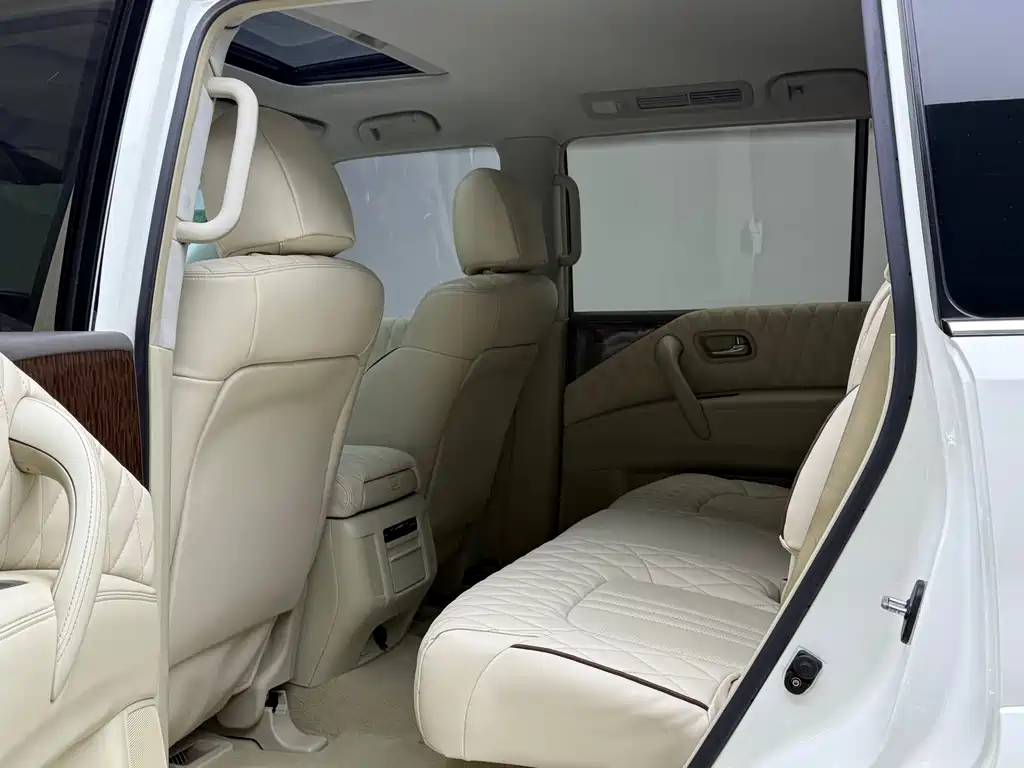 Nissan Nissan Patrol 2018 4.0L Platinum Edition 2017 - thumbnail 10