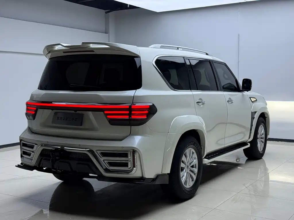 Nissan Nissan Patrol 2018 4.0L Platinum Edition 2017 - thumbnail 13