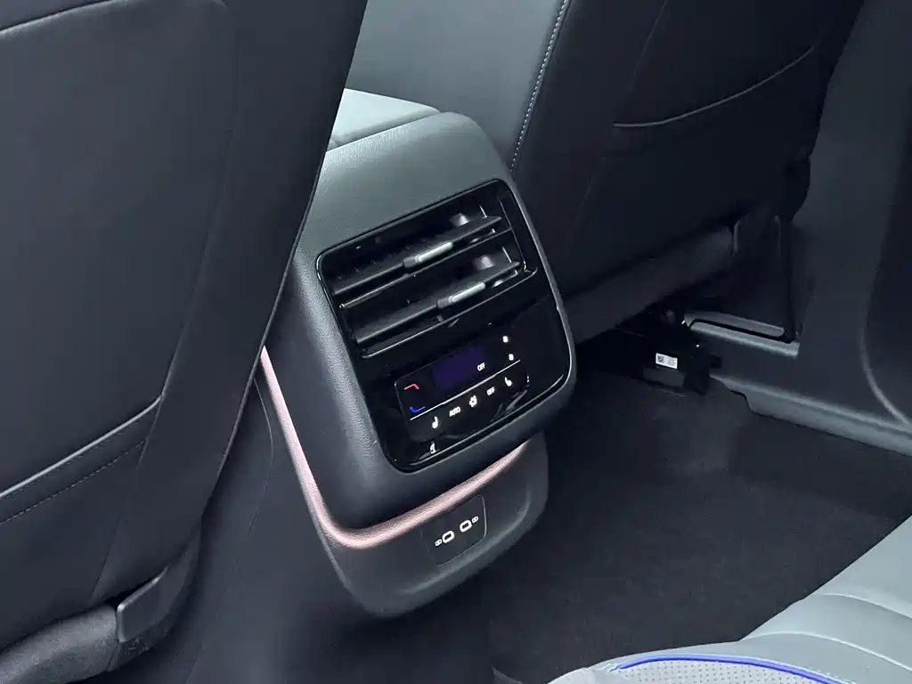 Volkswagen Teramont 2025 Teramont Pro 450TSI 4Motion Climbing Edition 2025 - thumbnail 17